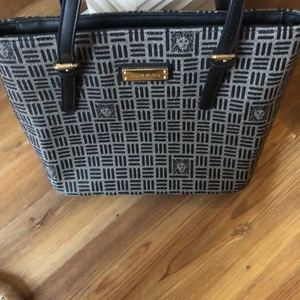 Black and tan Anne Klein handbag multiple inside‎ pockets
